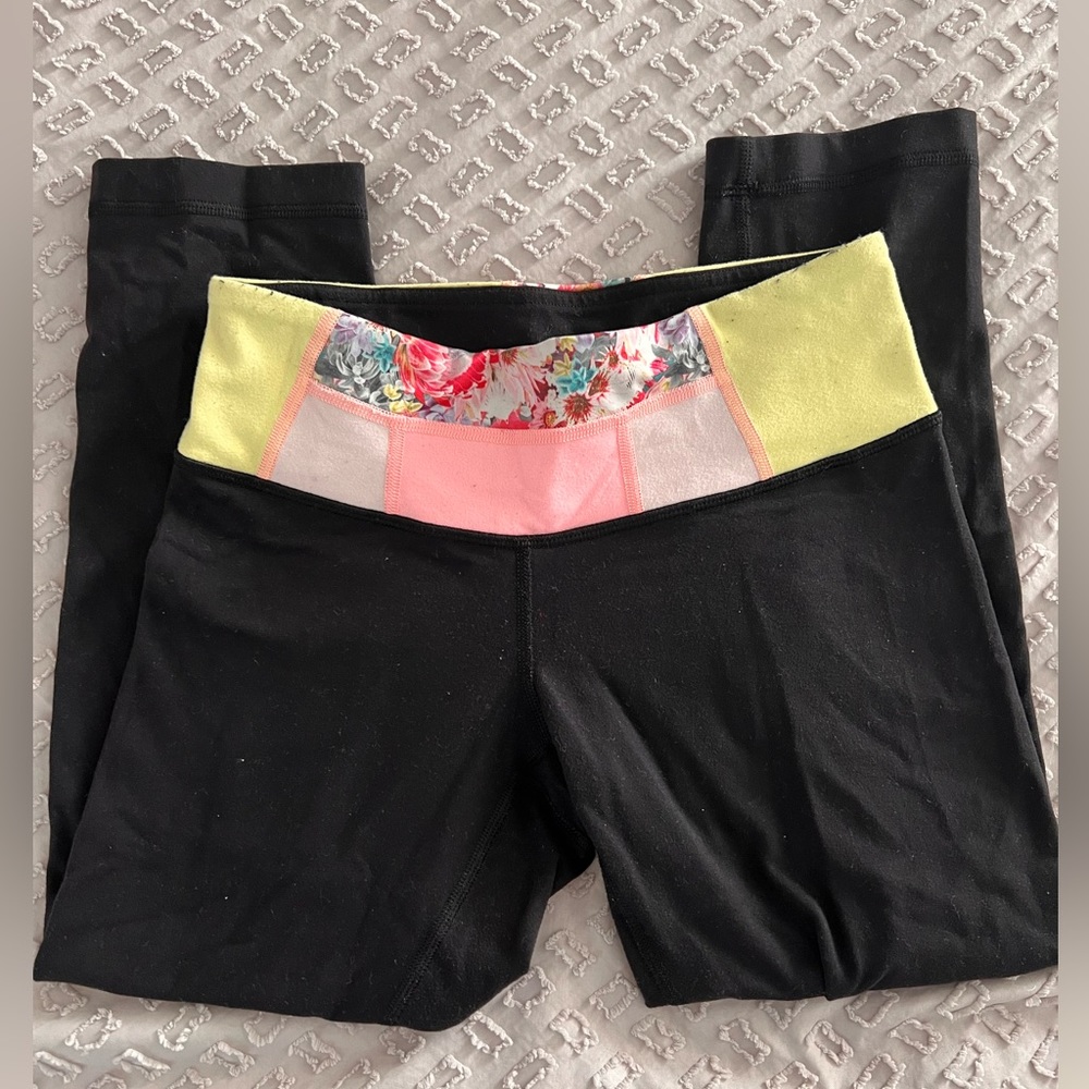 ✨🤍 REVERSIBLE LULULEMON CROPPED/CAPRI LOW RISE LEGGING SIZE 4